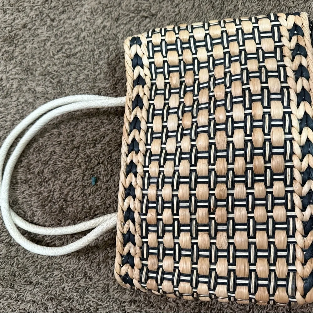 Elegant Woven Tote Bag - Black and Tan